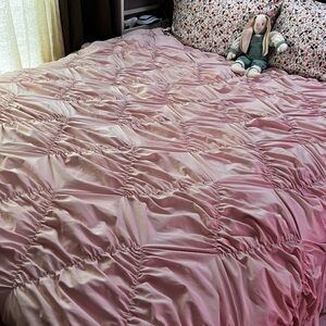 Pottery Barn Pink Ruched Pleated Comforter